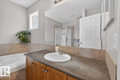 7704 16 Avenue, Edmonton, AB - Indoor Photo Showing Bathroom