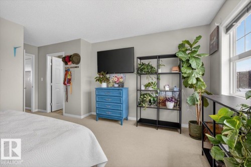 7704 16 Avenue, Edmonton, AB - Indoor Photo Showing Bedroom
