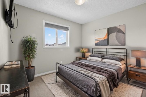 7704 16 Avenue, Edmonton, AB - Indoor Photo Showing Bedroom