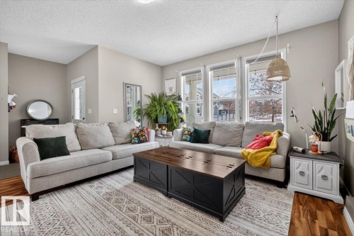 7704 16 Avenue, Edmonton, AB - Indoor Photo Showing Living Room