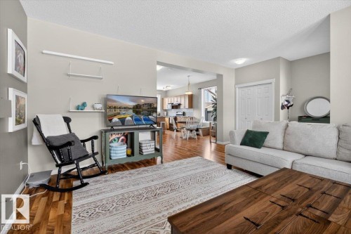 7704 16 Avenue, Edmonton, AB - Indoor Photo Showing Living Room