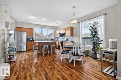 7704 16 Avenue, Edmonton, AB - Indoor