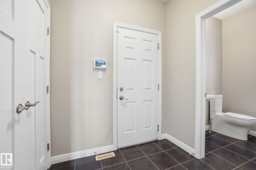 3875 Agar Green, Edmonton, AB - Indoor