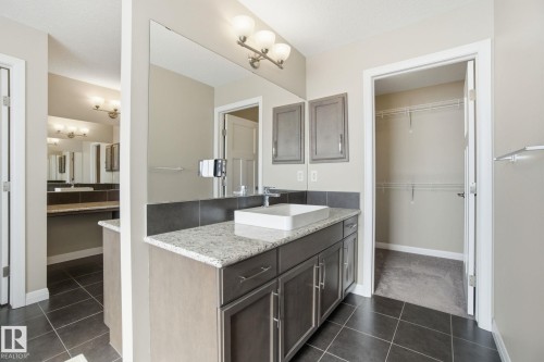 3875 Agar Green, Edmonton, AB - Indoor Photo Showing Bathroom