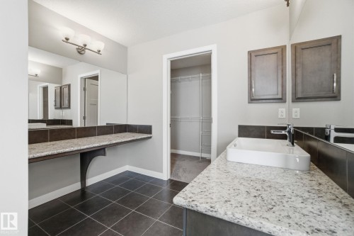 3875 Agar Green, Edmonton, AB - Indoor