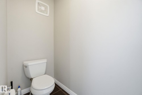 3875 Agar Green, Edmonton, AB - Indoor Photo Showing Bathroom