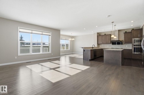 3875 Agar Green, Edmonton, AB - Indoor