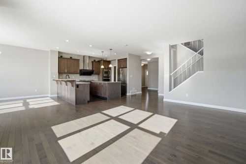 3875 Agar Green, Edmonton, AB - Indoor