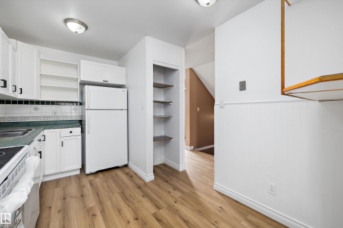 17423 92 Avenue, Edmonton, AB - Indoor Photo Showing Kitchen