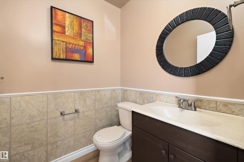 17423 92 Avenue, Edmonton, AB - Indoor Photo Showing Bathroom