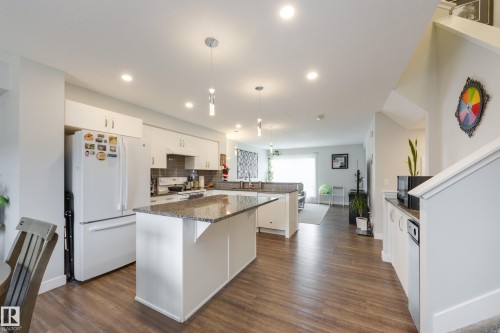 9635 225 Street, Edmonton, AB - Indoor Photo Showing Kitchen With Upgraded Kitchen