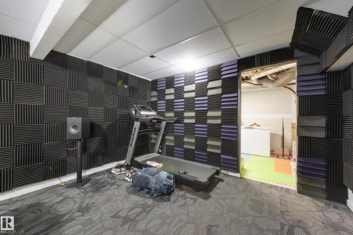 9635 225 Street, Edmonton, AB - Indoor