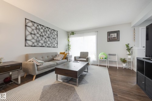 9635 225 Street, Edmonton, AB - Indoor Photo Showing Living Room