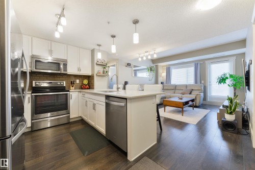219 7508 Getty Gate Gate, Edmonton, AB - Indoor Photo Showing Kitchen With Upgraded Kitchen