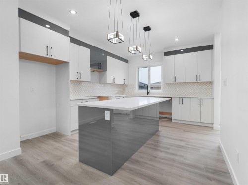 332 Roberts Wynd, Leduc, AB - Indoor Photo Showing Kitchen With Upgraded Kitchen