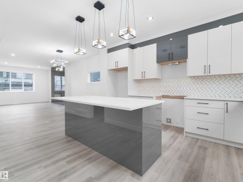 332 Roberts Wynd, Leduc, AB - Indoor Photo Showing Kitchen With Upgraded Kitchen