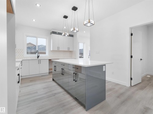 332 Roberts Wynd, Leduc, AB - Indoor Photo Showing Kitchen With Upgraded Kitchen