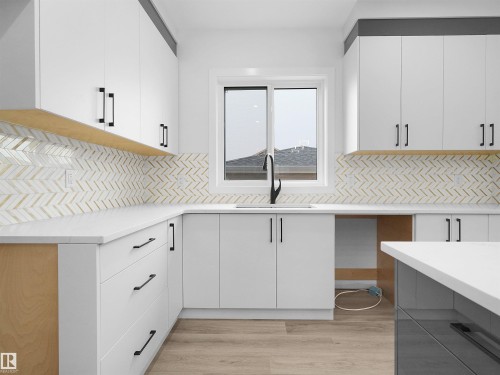 332 Roberts Wynd, Leduc, AB - Indoor Photo Showing Kitchen