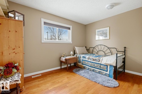 368 Ormsby Road W, Edmonton, AB 