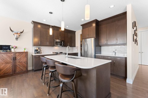 8 Spring Bay, Spruce Grove, AB - Indoor Photo Showing Kitchen With Upgraded Kitchen