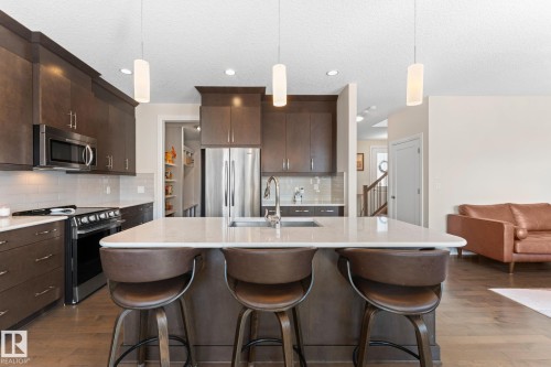 8 Spring Bay, Spruce Grove, AB - Indoor Photo Showing Kitchen With Upgraded Kitchen