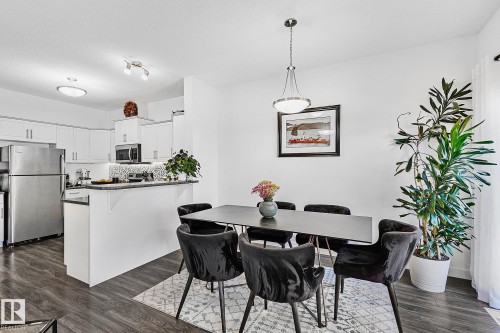 17 3103 Hilton Drive, Edmonton, AB - Indoor Photo Showing Dining Room