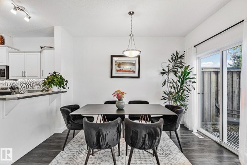 17 3103 Hilton Drive, Edmonton, AB - Indoor Photo Showing Dining Room
