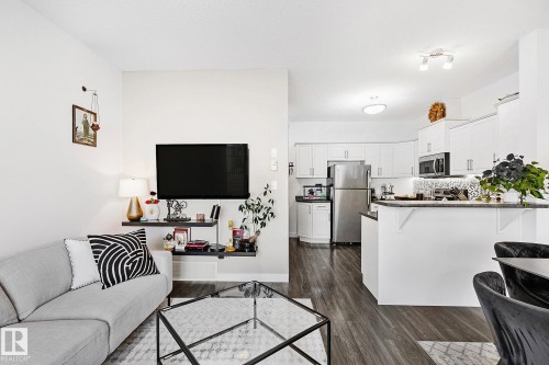 17 3103 Hilton Drive, Edmonton, AB - Indoor