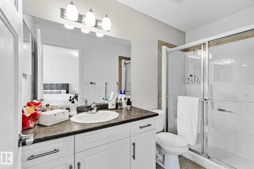 17 3103 Hilton Drive, Edmonton, AB - Indoor Photo Showing Bathroom