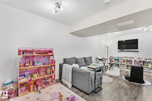 17 3103 Hilton Drive, Edmonton, AB - Indoor