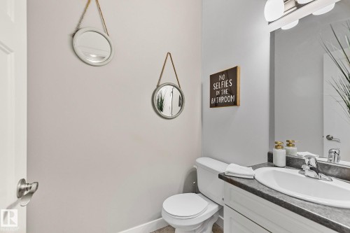 17 3103 Hilton Drive, Edmonton, AB - Indoor Photo Showing Bathroom
