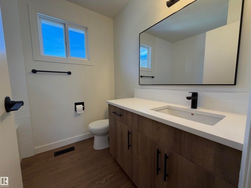 404 Hermitage Road, Edmonton, AB - Indoor Photo Showing Bathroom