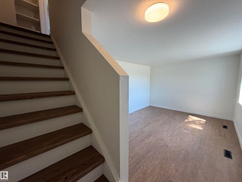 404 Hermitage Road, Edmonton, AB - Indoor Photo Showing Other Room