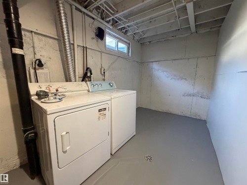 404 Hermitage Road, Edmonton, AB - Indoor Photo Showing Laundry Room