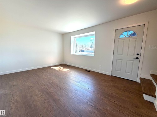 404 Hermitage Road, Edmonton, AB - Indoor Photo Showing Other Room