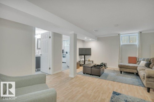 Spacious room with wood-finish flooring and a neutral color palette - 7715 73 Avenue, Edmonton, AB - Indoor