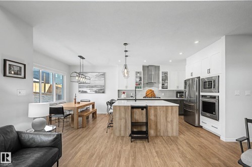 34 Riverhill Crescent, St. Albert, AB - Indoor Photo Showing Kitchen With Upgraded Kitchen