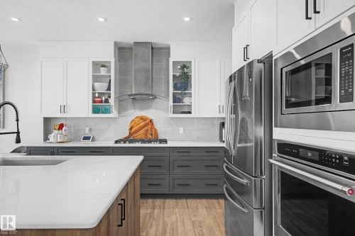 34 Riverhill Crescent, St. Albert, AB - Indoor Photo Showing Kitchen With Upgraded Kitchen