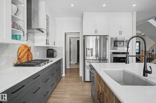 34 Riverhill Crescent, St. Albert, AB - Indoor Photo Showing Kitchen With Upgraded Kitchen