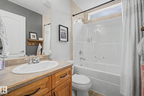 807 Oakland Place, Devon, AB - Indoor Photo Showing Bathroom