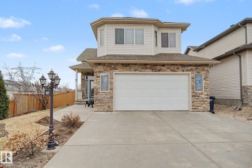 807 Oakland Place, Devon, AB - Outdoor