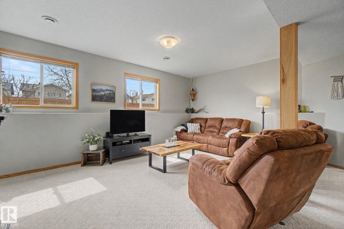 807 Oakland Place, Devon, AB - Indoor Photo Showing Living Room