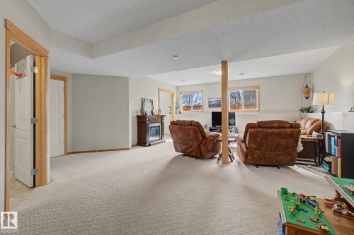 807 Oakland Place, Devon, AB - Indoor