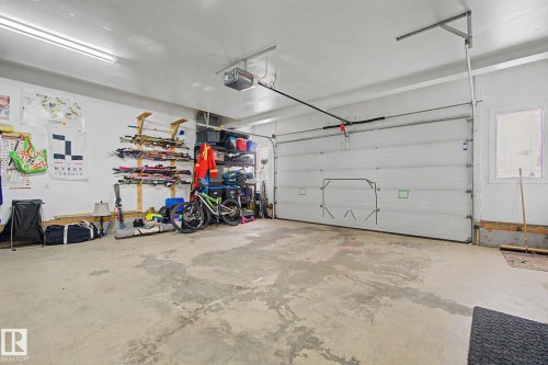 807 Oakland Place, Devon, AB - Indoor Photo Showing Garage