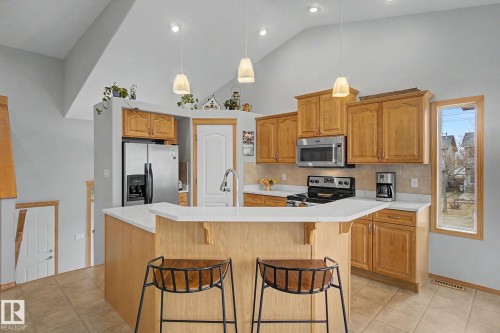 807 Oakland Place, Devon, AB - Indoor Photo Showing Kitchen