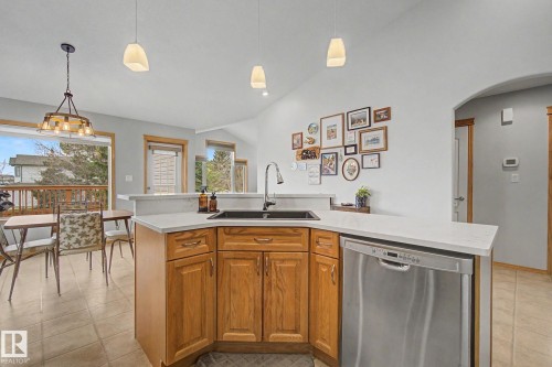 807 Oakland Place, Devon, AB - Indoor Photo Showing Kitchen With Double Sink