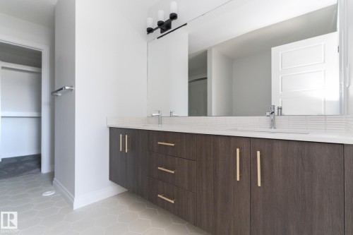 911 18 Avenue, Edmonton, AB - Indoor