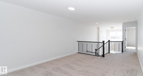 911 18 Avenue, Edmonton, AB - Indoor Photo Showing Other Room