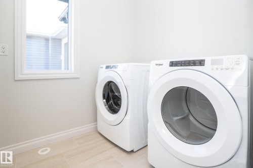 911 18 Avenue, Edmonton, AB - Indoor Photo Showing Laundry Room