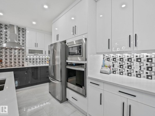 4703 41 Street, Beaumont, AB - Indoor Photo Showing Kitchen With Upgraded Kitchen